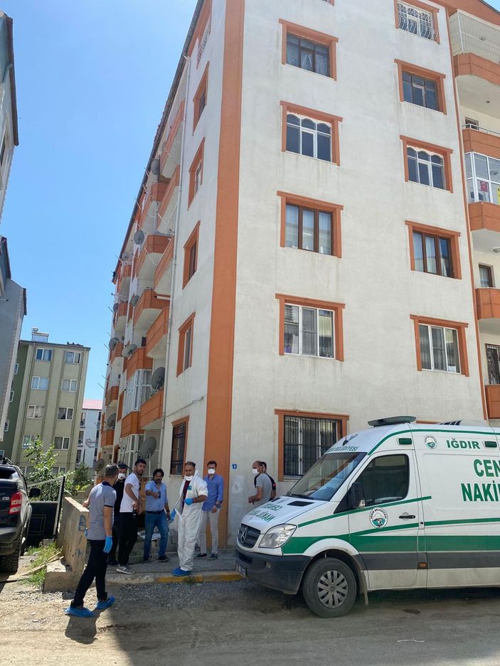 d Iğdır'da boşandığı kadını öldürüp, çelik sandık içinde bodrum katına gömdü