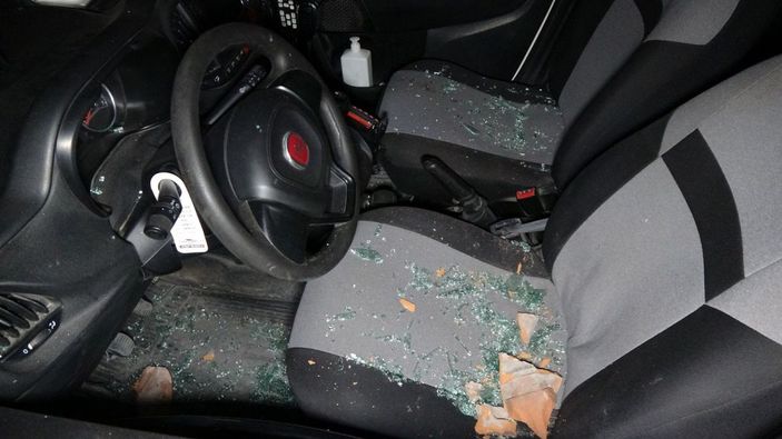 Edirne'de, silahlı kavga ihbarına giden polis aracına 'kiremitli' saldırı -3