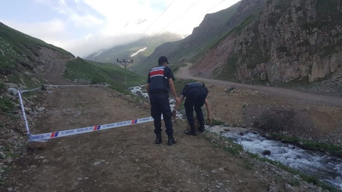 Rize’de oltası elektrik direğine takılan amatör balıkçı hayatını kaybetti -1