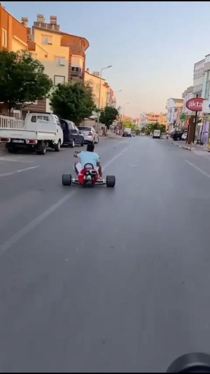 Go-kart aracına bisiklet gidonu ve tekeri takıp trafiğe çıktı -4