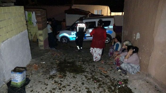 Edirne'de, silahlı kavga ihbarına giden polis aracına 'kiremitli' saldırı -6