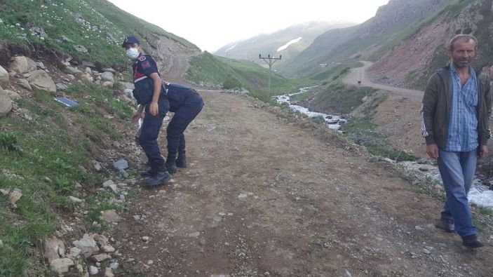 Rize’de oltası elektrik direğine takılan amatör balıkçı hayatını kaybetti -4