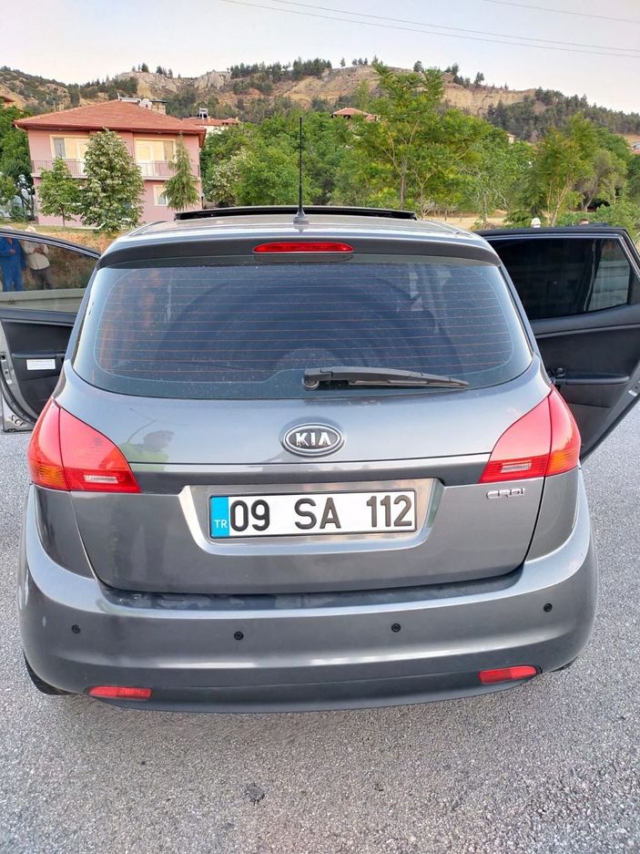 Yolun sağında duran araca çarptı: 6 yaralı -6