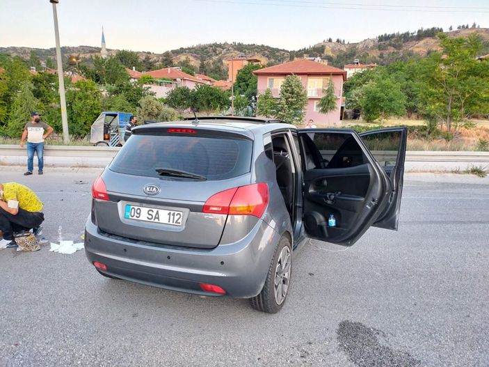 Yolun sağında duran araca çarptı: 6 yaralı -1