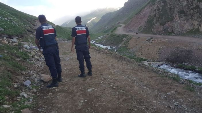 Rize’de oltası elektrik direğine takılan amatör balıkçı hayatını kaybetti -3