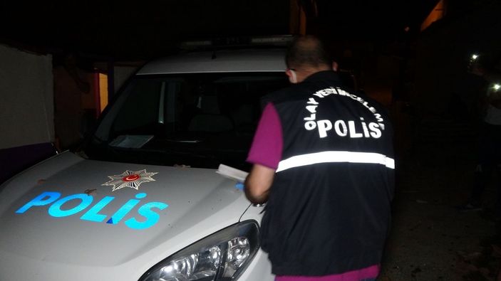 Edirne'de, silahlı kavga ihbarına giden polis aracına 'kiremitli' saldırı -4