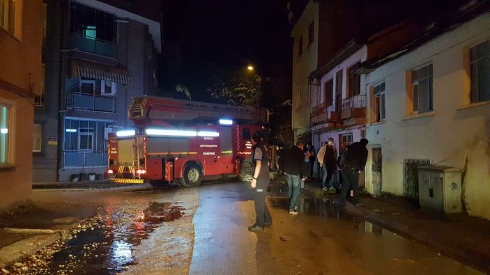 Bursa'da 5 katlı apartmanda yangın -4