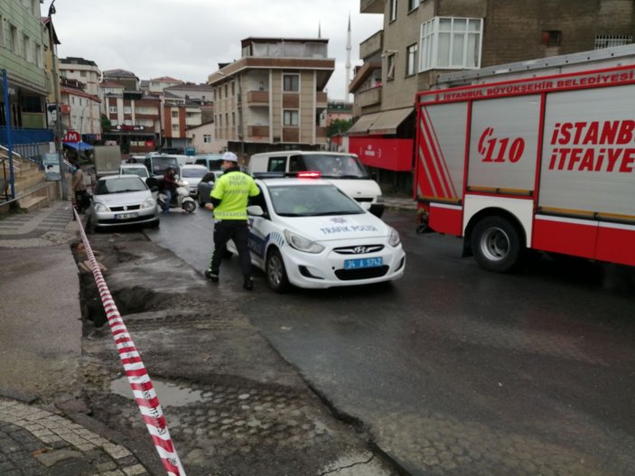 Ataşehir'de araç sürücülerinin çukur kabusu  -1