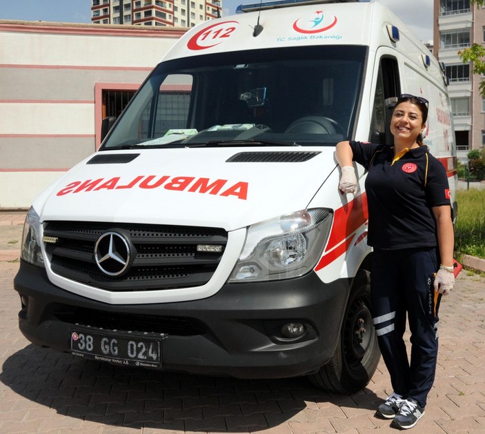 Acil tıp teknisyenliğini bırakıp, kentin tek kadın ambulans şoförü oldu -5