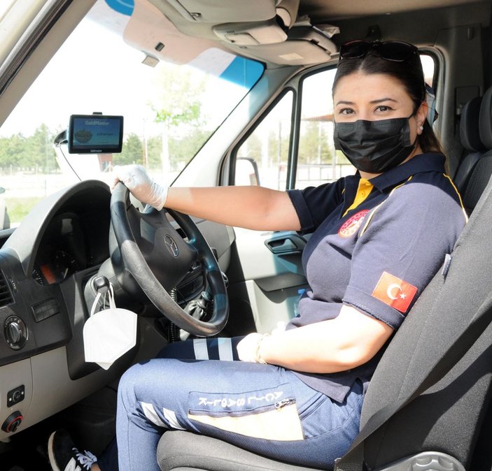 Acil tıp teknisyenliğini bırakıp, kentin tek kadın ambulans şoförü oldu -3