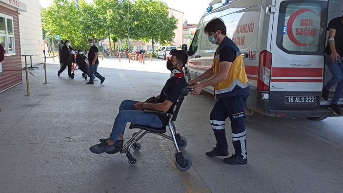 Bursa'da işçilerin minibüsü ile otomobil çarpıştı: 7 yaralı -6