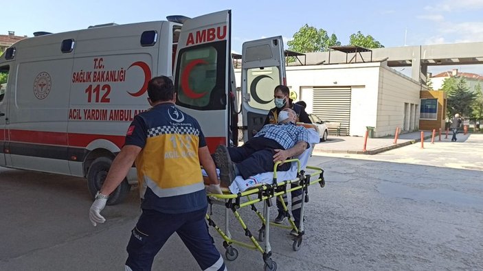 Bursa'da işçilerin minibüsü ile otomobil çarpıştı: 7 yaralı -4