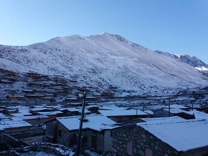 Rize’de yaylaya kar yağdı -9