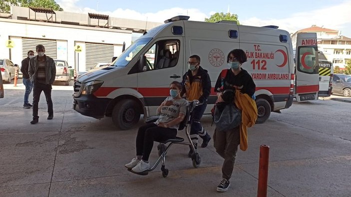Bursa'da işçilerin minibüsü ile otomobil çarpıştı: 7 yaralı -7