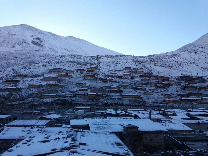 Rize’de yaylaya kar yağdı -7