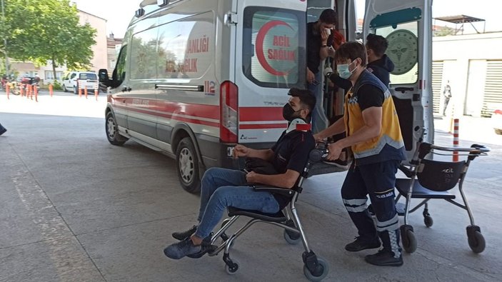 Bursa'da işçilerin minibüsü ile otomobil çarpıştı: 7 yaralı -5