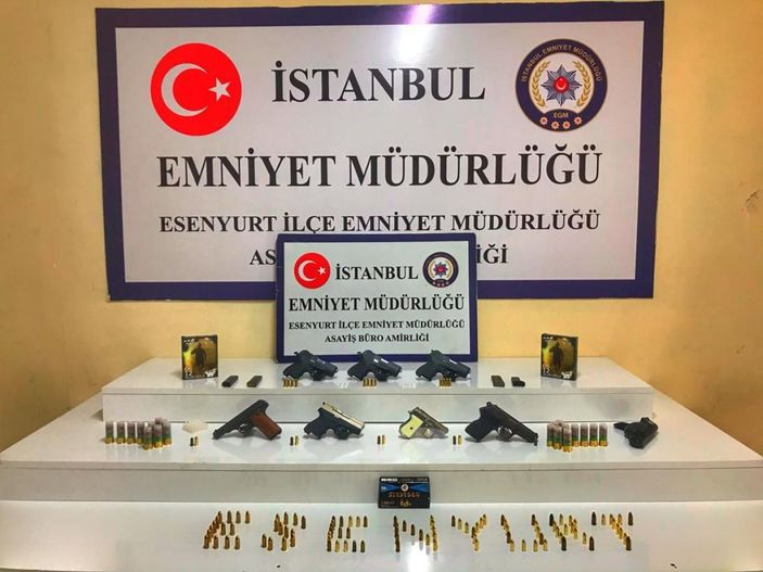 Esenyurt'ta otomobil galerilerinde ruhsatsız silah ticareti yapan 4 kişi yakalandı -3