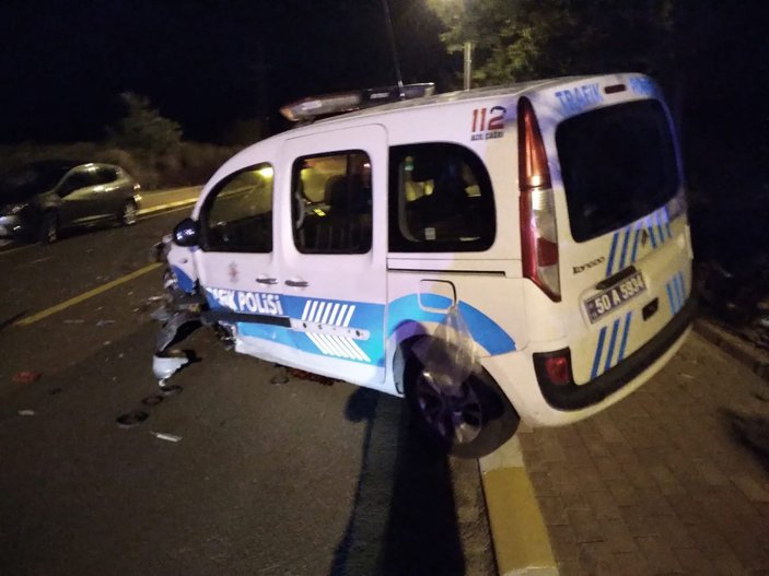 'Dur' ihtarına uymayan alkollü sürücü, polis aracına çarptı: 2'si polis 3 yaralı -1