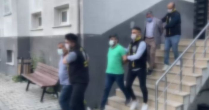 Esenyurt'ta otomobil galerilerinde ruhsatsız silah ticareti yapan 4 kişi yakalandı -4