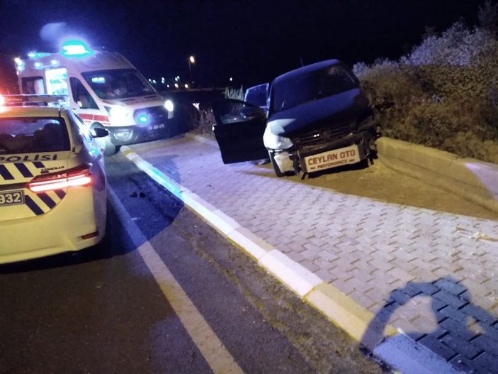 'Dur' ihtarına uymayan alkollü sürücü, polis aracına çarptı: 2'si polis 3 yaralı -2