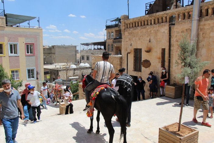 Mardin’e gelen Amerikalı turist gördüklerine hayran kaldı -6