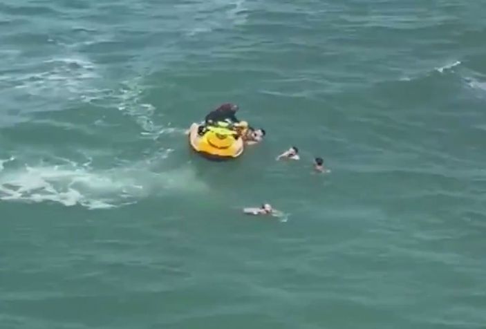 Şile'de boğulma tehlikesi geçiren 5 kişiyi itfaiye kurtardı -5