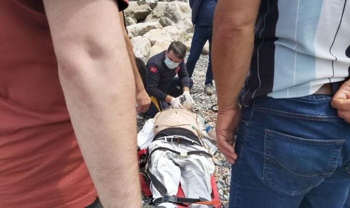 Direksiyon başında kalp krizi geçiren taksici, yoldan deniz kenarına uçtu -4