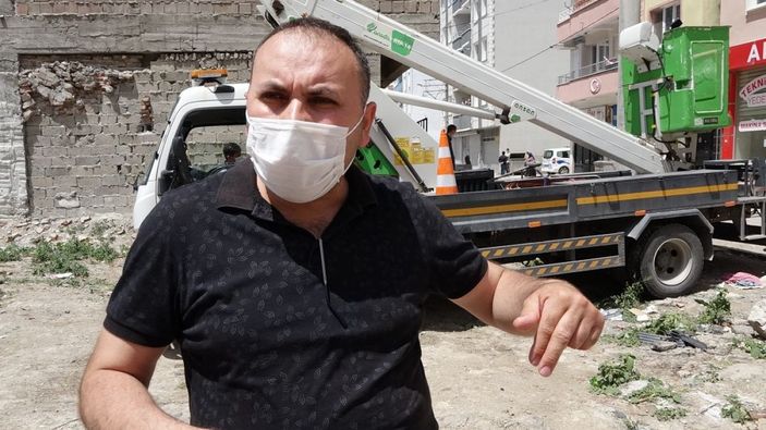 Direğe çarpan otomobildeki 4 genç kız yaralandı -5