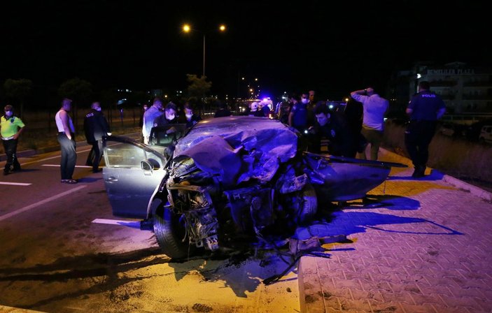 Sivil polis aracı ile otomobil çarpıştı: 1 polis şehit, 1 astsubay hayatını kaybetti -3