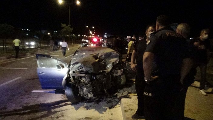 Sivil polis aracı ile otomobil çarpıştı: 1 polis şehit, 1 astsubay hayatını kaybetti -10