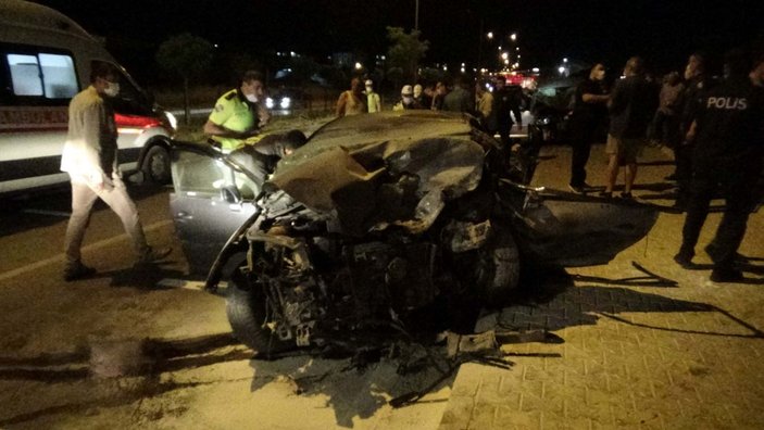 Sivil polis aracı ile otomobil çarpıştı: 1 polis şehit, 1 astsubay hayatını kaybetti -9