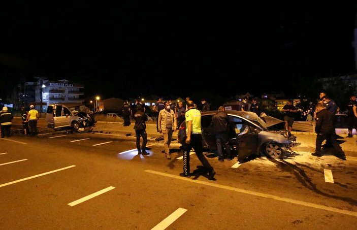 Sivil polis aracı ile otomobil çarpıştı: 1 polis şehit, 1 astsubay hayatını kaybetti -1