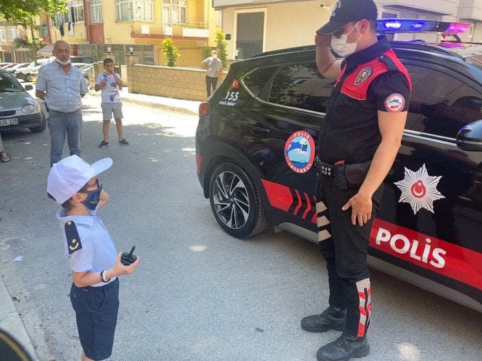 Maltepe'de 6'ncı yaş gününde Oğuzhan'a polisten doğum günü sürprizi -5