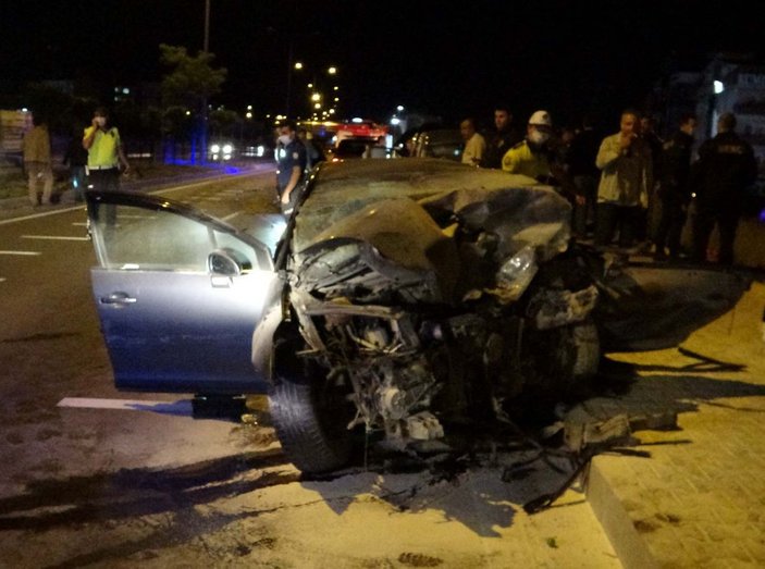 Sivil polis aracı ile otomobil çarpıştı: 1 polis şehit, 1 astsubay hayatını kaybetti -6