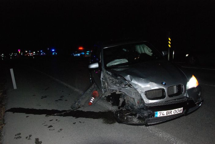 Ters şeride giren cip, jandarma aracıyla çarpıştı: 2'si asker 4 yaralı -1