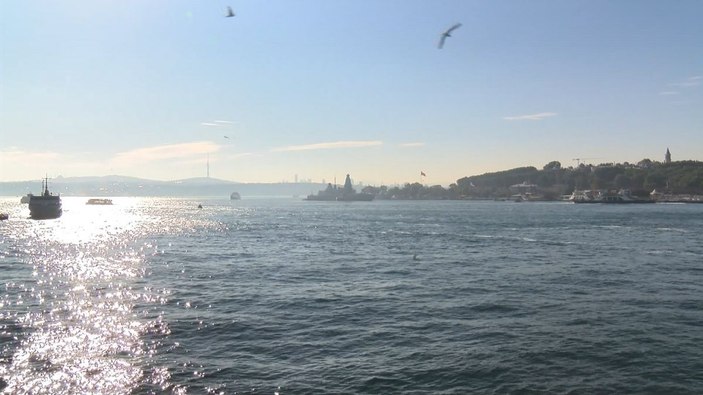 İngiliz savaş gemisi Sarayburnu'na demirledi -4