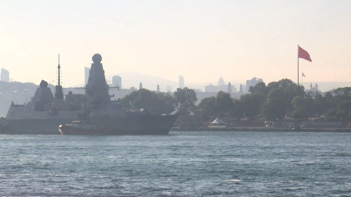 İngiliz savaş gemisi Sarayburnu'na demirledi -5