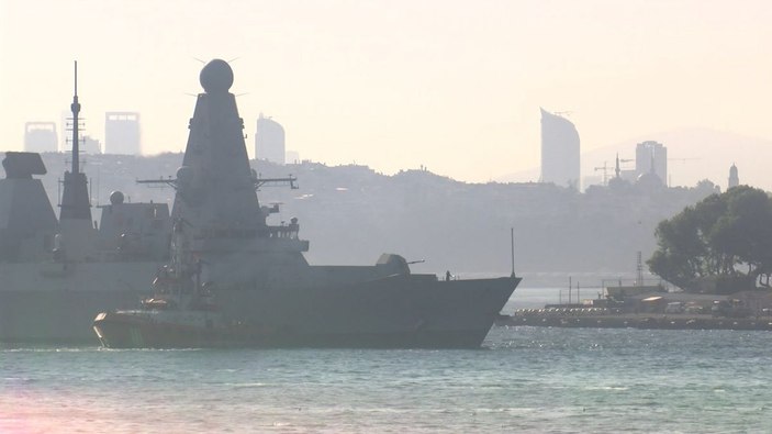 İngiliz savaş gemisi Sarayburnu'na demirledi -2