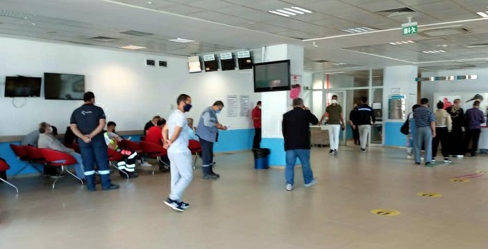 Yaklaşık 200 işçi, yemekten zehirlendikleri şüphesiyle hastaneye başvurdu -2