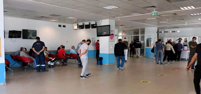 Yaklaşık 200 işçi, yemekten zehirlendikleri şüphesiyle hastaneye başvurdu -1