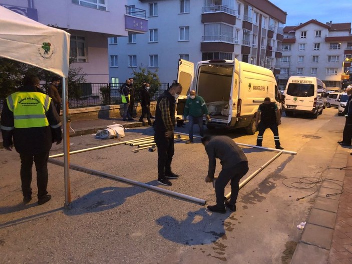 Ankara’da temeli hasar gören ve otoparkı çöken 3 katlı apartman tahliye edildi -2