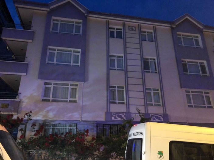 Ankara’da temeli hasar gören ve otoparkı çöken 3 katlı apartman tahliye edildi -14