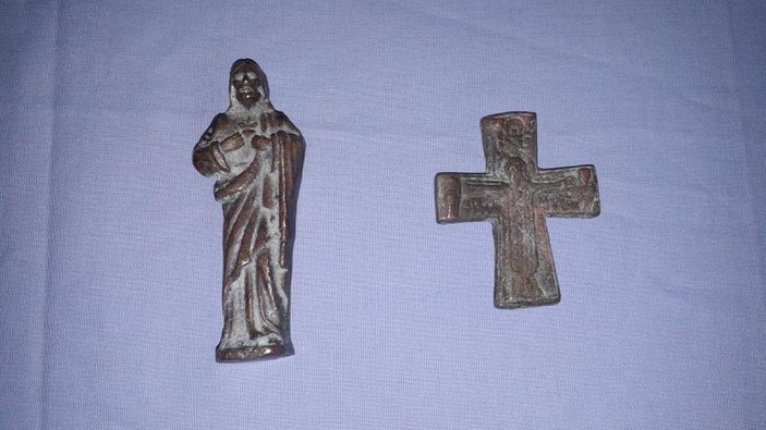 Eskişehir’de haç ve bronz Meryem Ana heykeli ele geçirildi -2
