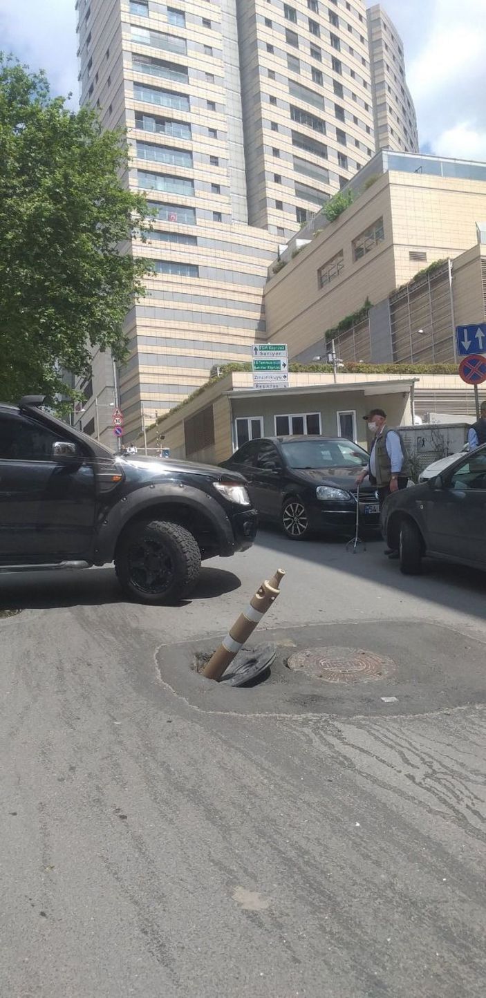 Şişli'de çukura otomobil düştü -3