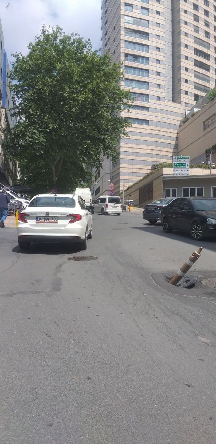 Şişli'de çukura otomobil düştü -2
