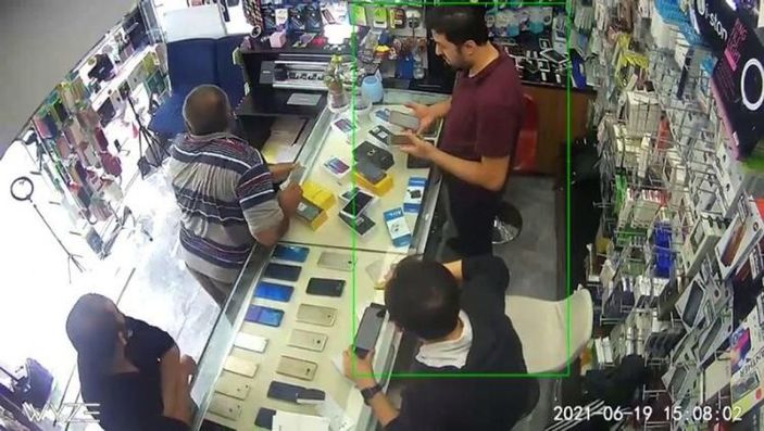 Depreme telefoncuda yakalandılar, böyle kaçtılar -2