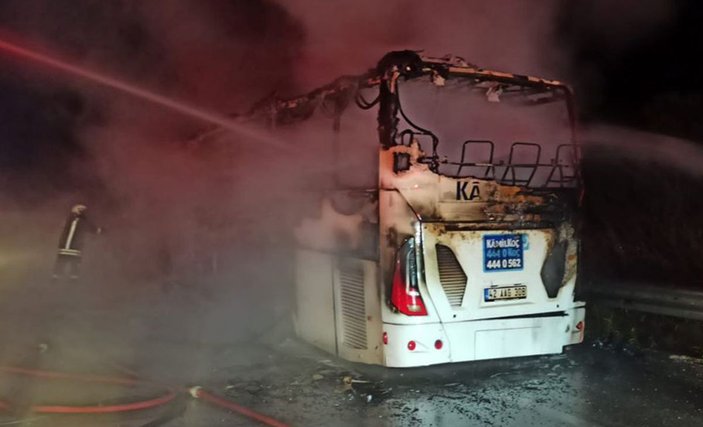Seyir halinde alev alan yolcu otobüsü yandı -2