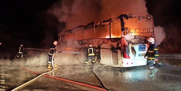 Seyir halinde alev alan yolcu otobüsü yandı -1