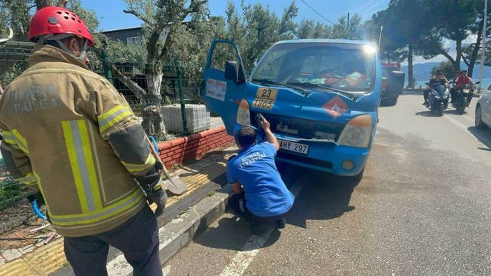 Aracın motoruna giren yılan korkuttu -2