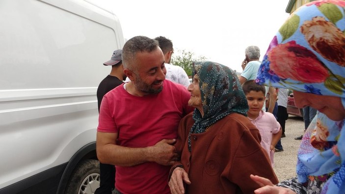 Kaybolan Emine ninenin kavuşma anı duygulandırdı -13